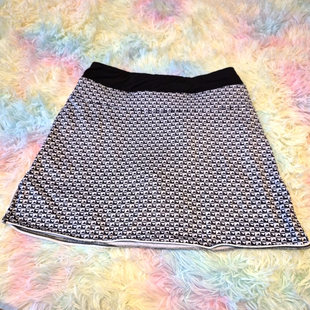 MAELREG Performance Althetic Black & White Mini Skort Size Small - Picture 2 of 7